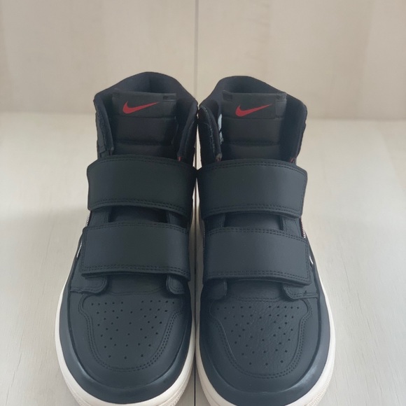Jordan Retro 1 Bred ❌SOLD❌ - Picture 2 of 6